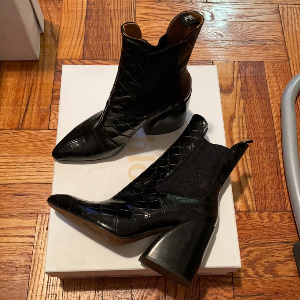 Chloe black mid bootie
